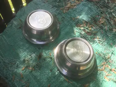 1976 Monte Carlo (with also fit 1977) in excellent condition. If interested call Bill @ 705-254-2412