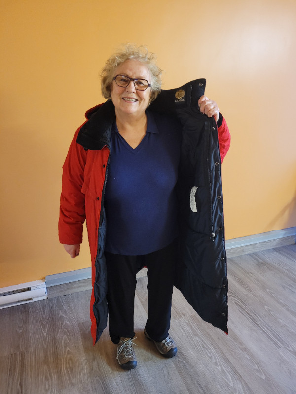 Magnifique manteau long KANUK pour dame in Other in Québec City