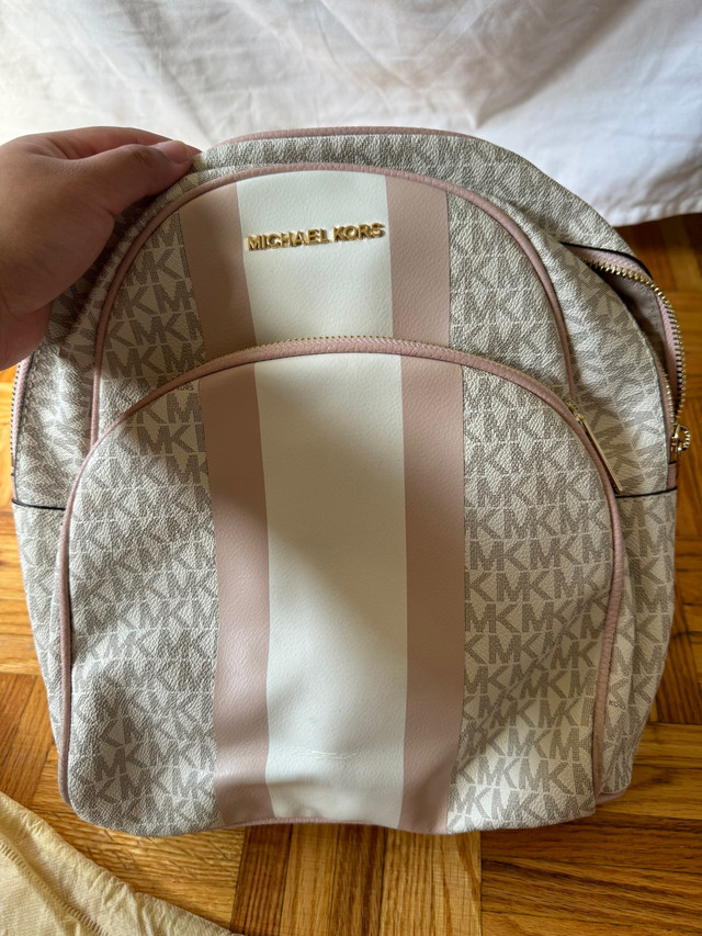 Small mk bag in Women's - Bags & Wallets in Oakville / Halton Region - Image 3