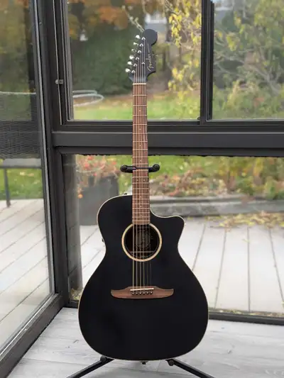In brand new condition - Fender Newporter Special Acoustic/Electric Guitar. Would make an incredible...