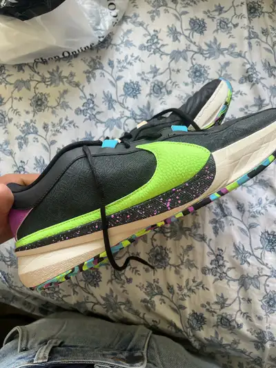 basketball shoes, View more