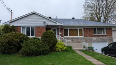 Rue Paiement, Pierrefonds H9H2S8 Spacious and bright single family home. Located just steps away fro...