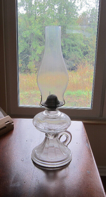 Antique Pressed Glass Finger Oil Lamp in Arts & Collectibles in Ottawa