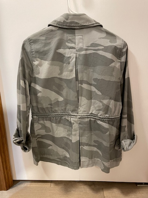 Jacket, Cotton Camo, Women's Size S, Abercrombie & Fitch in Women's - Tops & Outerwear in Calgary - Image 2