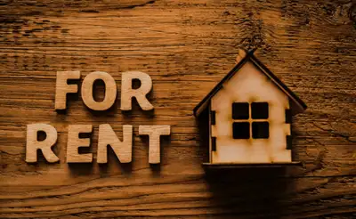 Just arrived in town or working remotely? This clean, functional and comfortable walkout suite is fu...