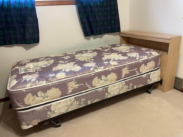Twin Bed with frame and headboard in Beds & Mattresses in Thunder Bay