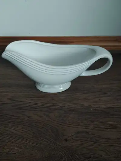 Roscher ceramic gravy boat or sauce boat Excellent condition no chips or cracks white ceramic gravy...