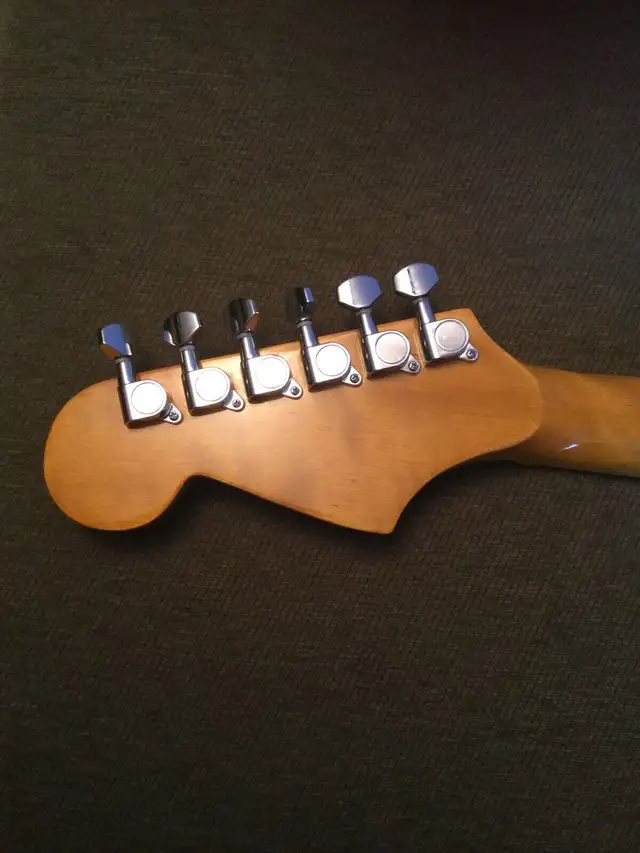 Telecaster Custom style guitar in Guitars in Lanaudière - Image 7