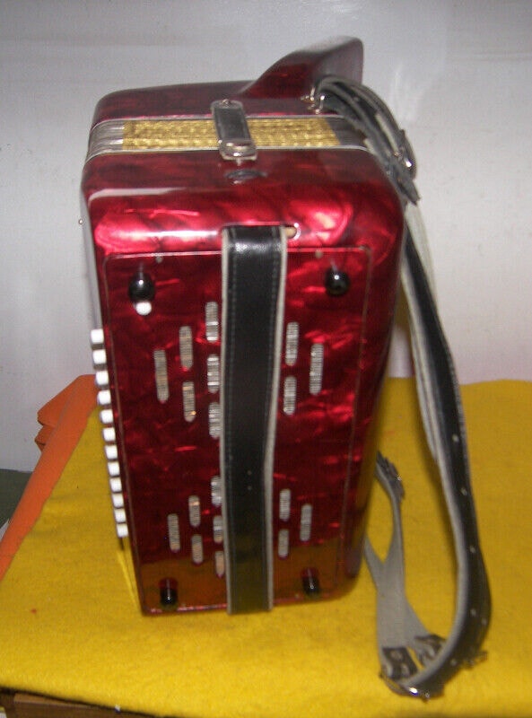 Accordion 60 Bass Lignatone Marco Arts & Collectibles Edmonton Kijiji