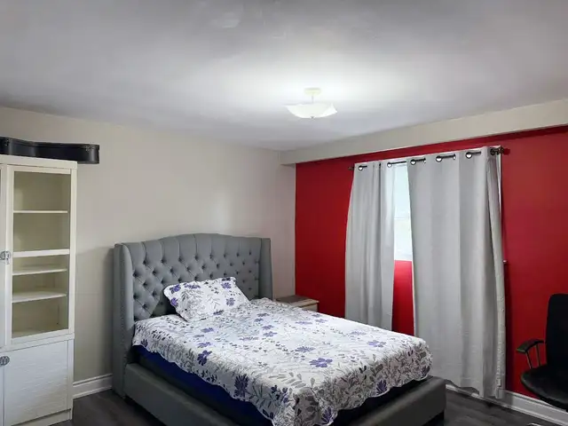 Master bedroom to share on main floor for girl only in Malton63826905164163120
