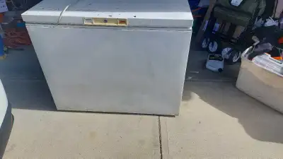 22x42x35, about 10 cu ft Excellent running condition. Has some paint marks on the lip Located in Pan...