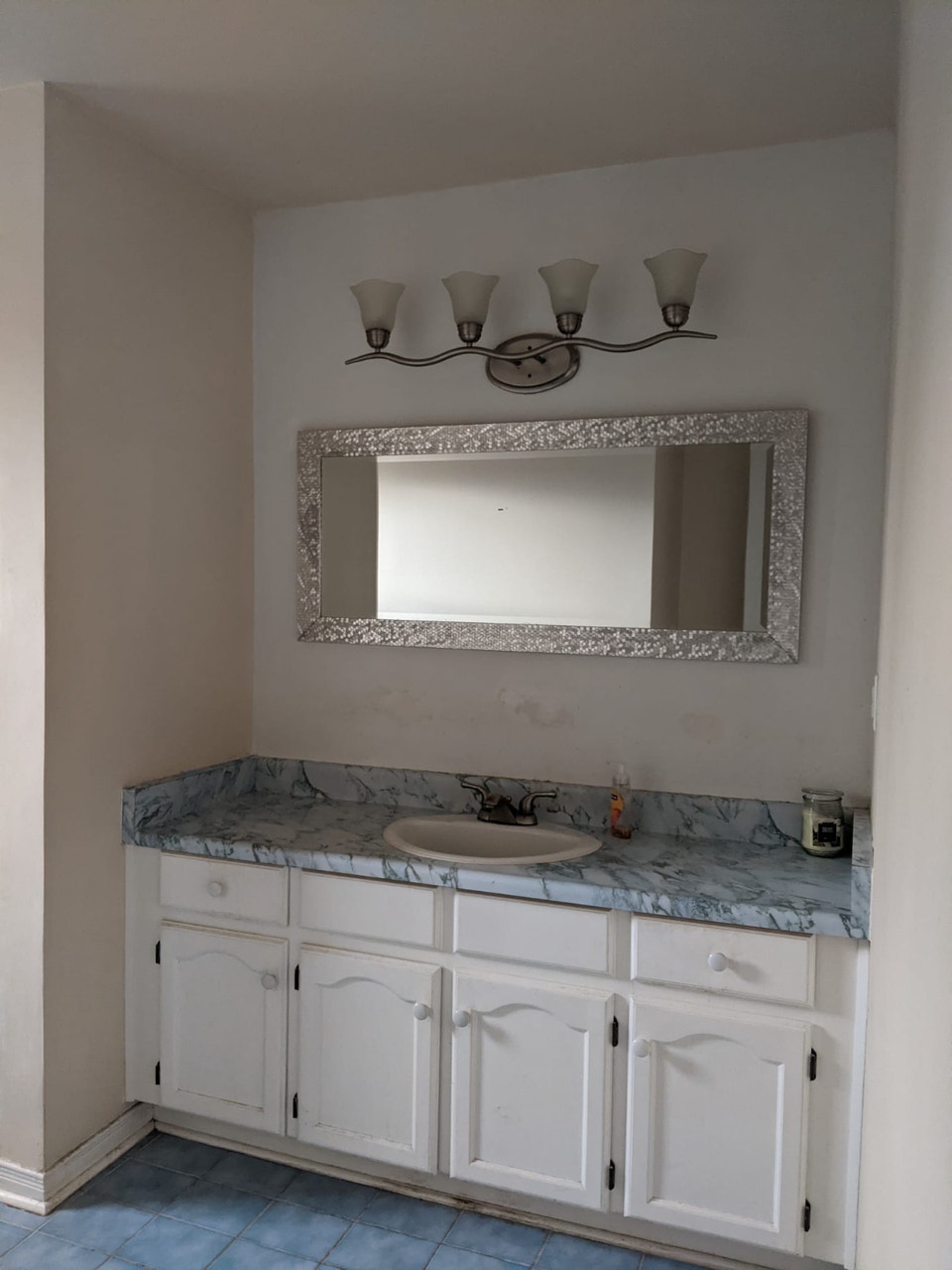 Room available Steeles/Hurontario-girl(s) only 3
