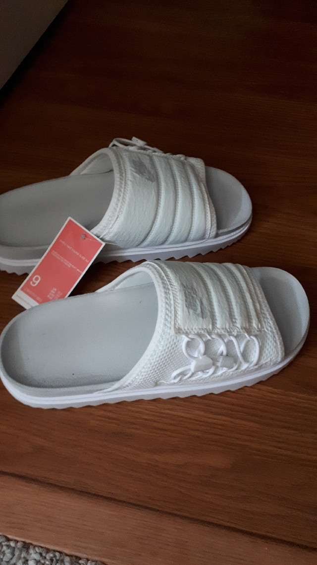 Brand new size 9 Nike slides in Women's - Shoes in Kitchener / Waterloo