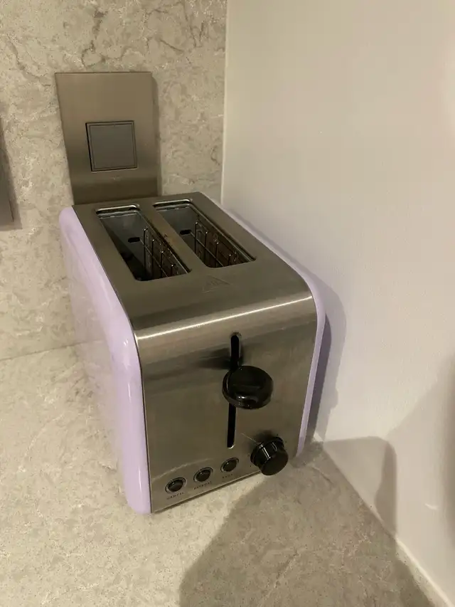 Kate Spade Toaster in Toasters & Toaster Ovens in Vancouver - Image 2