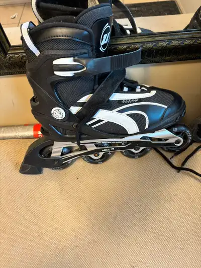 Get ready to roll with these Ultra Wheels roller blades, perfect for cruising around town. These siz...