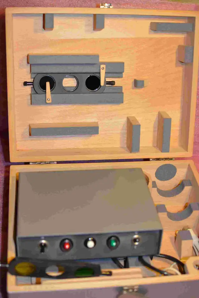 Reichert Zetopan Microscope and Accessories in Other in Barrie - Image 8