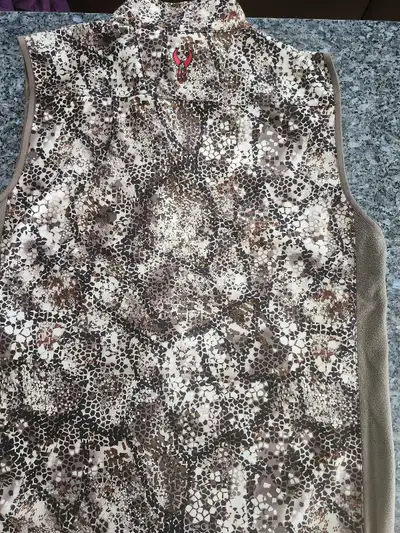 Badlands camo vest, View more