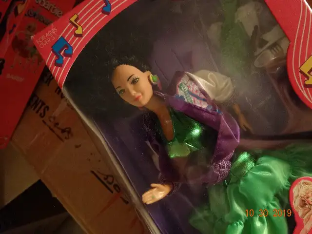 Belinda  of  the Barbie  SENSATIONS group of singers,1987 nrfb in Arts & Collectibles in Kelowna - Image 3