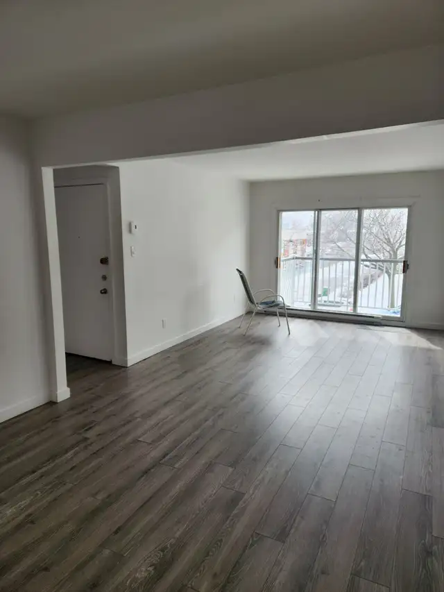 4 1/2 disponible immédiatement, Métro Cadillac 1550$/mo