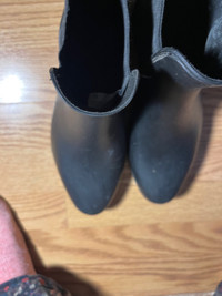 Women rain boots size 10