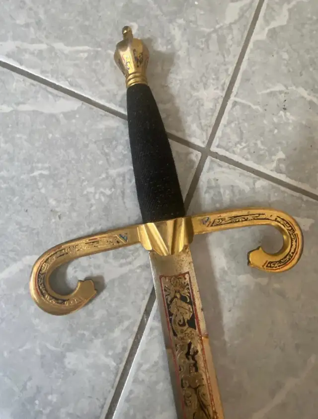 Vintage Toledo engraved 42”rapier sword.  in Arts & Collectibles in Markham / York Region - Image 6