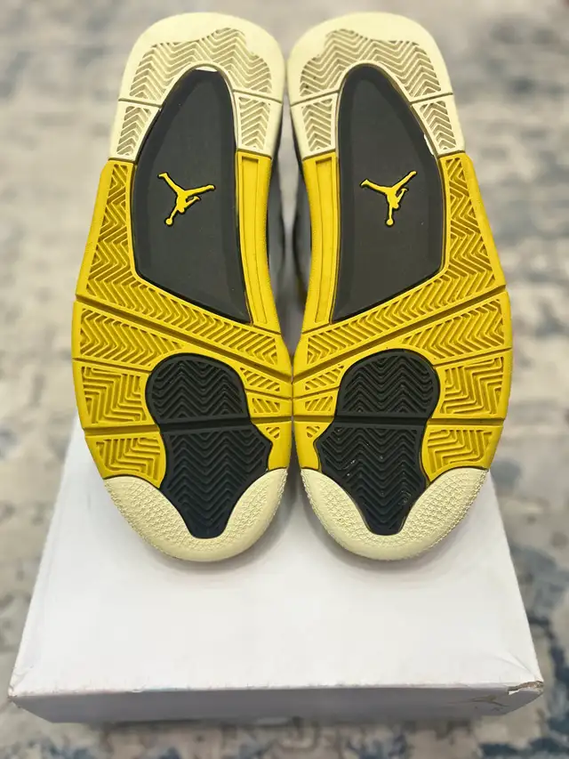 Jordan 4 Vivid Sulfur in Men's Shoes in Mississauga / Peel Region - Image 7