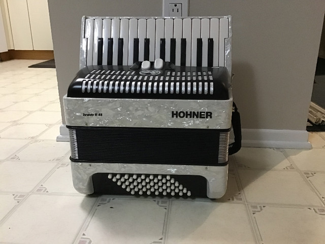 Accordéon piano Hohner in Pianos & Keyboards in Gatineau