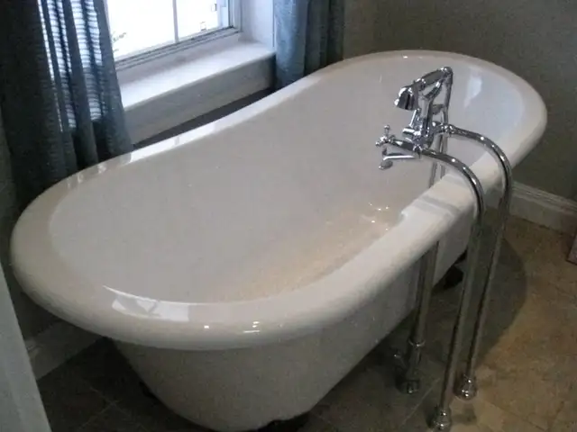 Stand Alone Bathtub in Plumbing, Sinks, Toilets & Showers in Moncton - Image 3