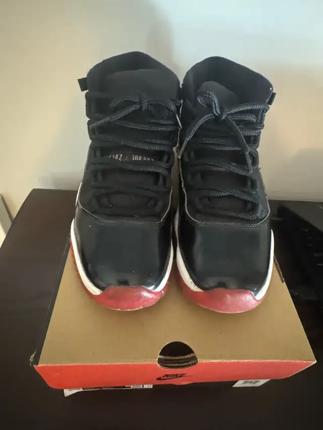 Jordan 11 Bred size 9  in Men's Shoes in Oakville / Halton Region - Image 3