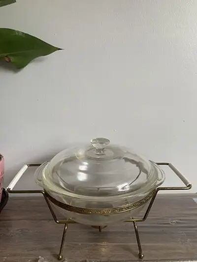 A truly rear find!! Downsizing my cherished collection. Vintage Pyrex clear casserole dish 1.5 litre...
