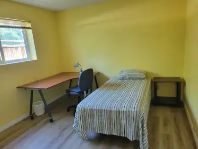 Newly Renovated Main Floor Suite Room Near SFU (North Burnaby)