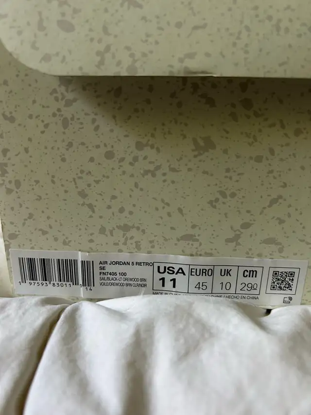 Air Jordan 5 Retro “Sail” (DS) in Men's Shoes in Markham / York Region - Image 3