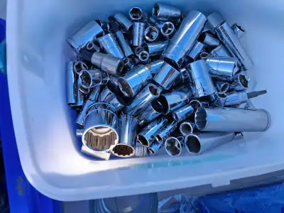 ATTENTION MECHANICS: For sale: LARGE ASSORTMENT OF SOCKETS IMPERIAL OR METRIC SIZES Will sell for $1...