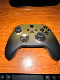 Xbox one  /x/s wireless gold controller , barely used 