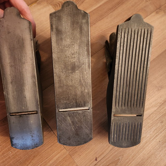 3 vintage Stanley wood planes Bailey. 2 -No 4 &  1 No3 in Hand Tools in Mississauga / Peel Region - Image 3