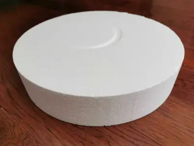 FREE 14" foam round (for cakes or similar) 14" x 3" tall
