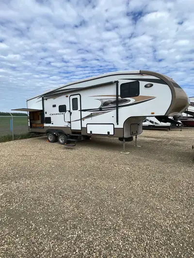 2012 Crossroads Cruiser CF29BHX, good condition, outdoor kitchen, bunk beds, new mattresses this spr...