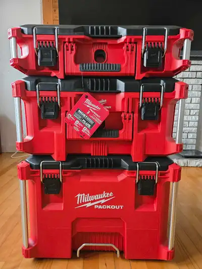 I am selling a brand new Milwaukee Packout modular storage system, perfect for organizing and transp...