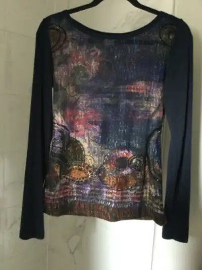 Carriere Studio top - size small, View more