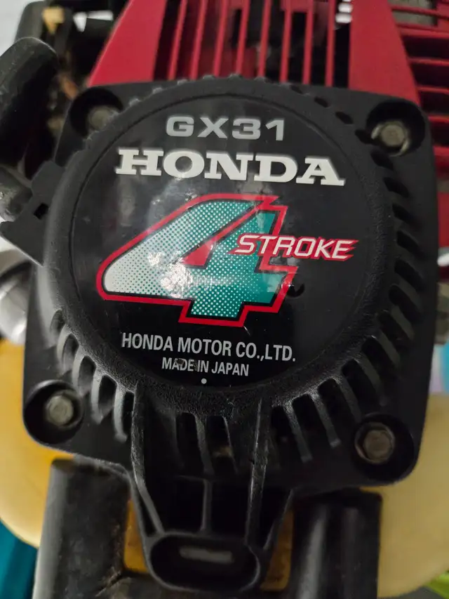 Taille bordure Honda GX31 in Lawnmowers & Leaf Blowers in City of Montréal - Image 2