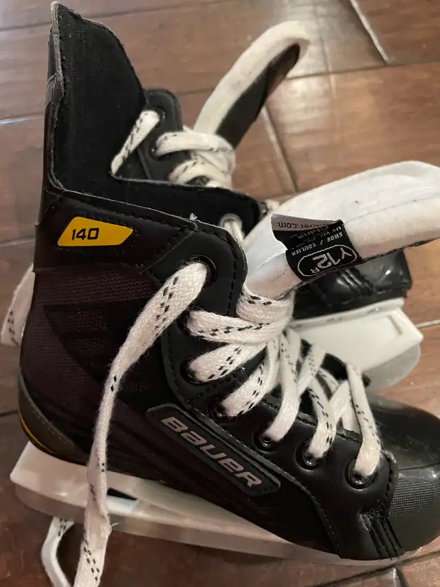 kids hockey skates size 12 in Hockey in Barrie - Image 2