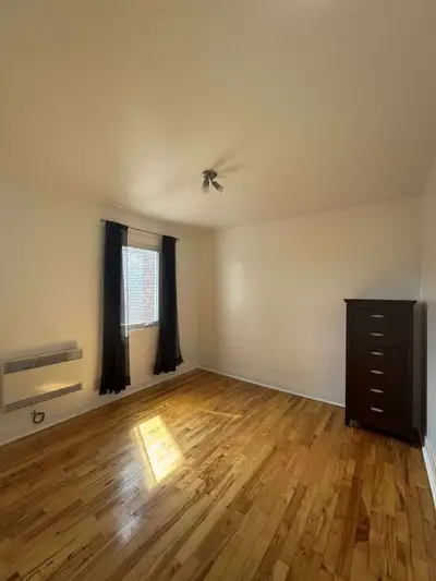 Bonjour, je m'appelle Charles j'ai 28 ans et je suis Technicien Audiovisuel dans l'événementiel. je...