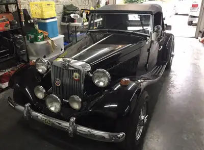 Je vends ma MP LAFER, une voiture classique avec un charme indéniable. Bien qu'elle ne soit pas neuv...