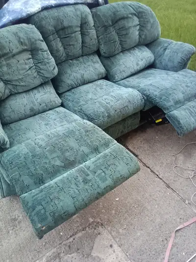 Good condition comfy sofa bonne etet bas prix, View more