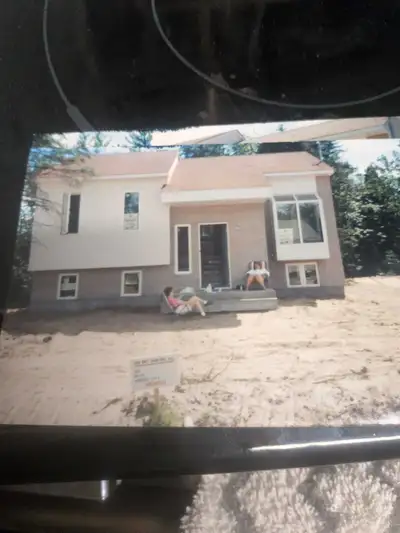 Maison Bungalow a Louer avec option d' achat Grand terrain en banlieu de Lanaudiere grand terrain 16...
