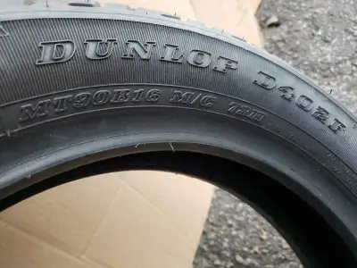 Roue Harley , presque pas d'usure $90 Jean 514-703-2787 Harley Davidson tire ... barely used $90 Jea...