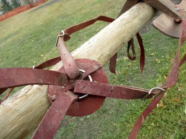 Pack saddle, sawbuck with some rigging, located Dawson Crk in Equestrian & Livestock Accessories in Dawson Creek - Image 4