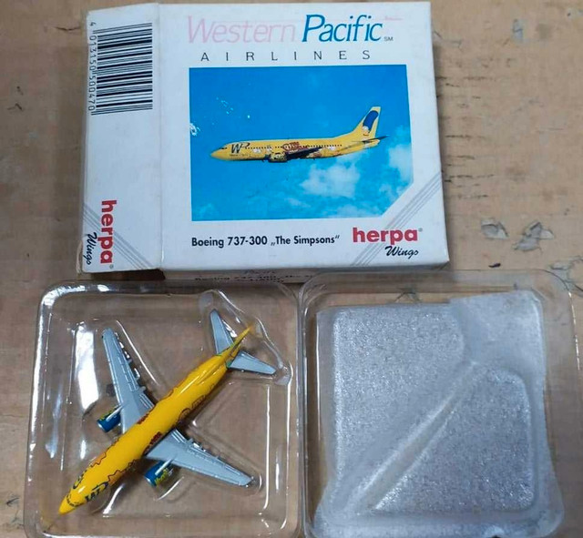 Discontinued 1/500 B737-300  Western Pacific The Simps in Hobbies & Crafts in London - Image 2