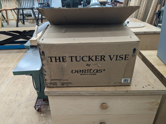 Lee Valley Veritas Tucker Patternmaking Vise BRAND NEW IN BOX in Hand Tools in Whitehorse - Image 4