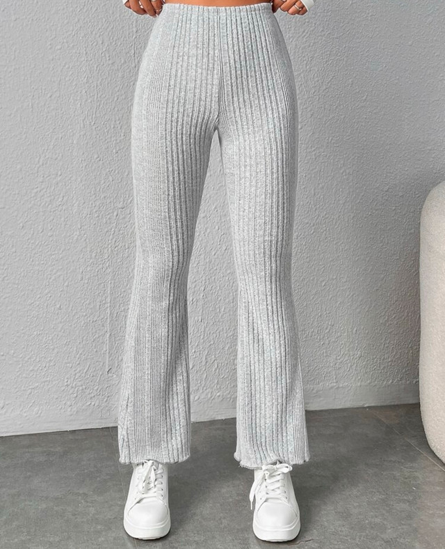XS Textured Fleece Leggings Wide Leg in Women's - Bottoms in Edmonton - Image 3